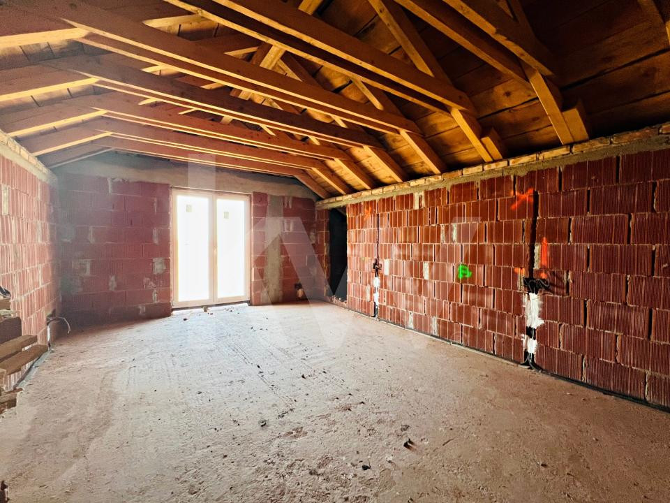 Casa unifamilială mare 5 cam, garaj, curte. Întabulată. Fughiu Oradea