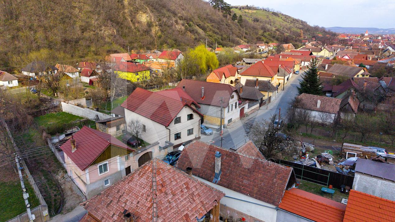  Casă cu farmec între munți - Refugiu ideal în Săliște 