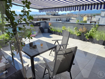 Penthouse smart în Sibiu - etaj retras, terasă generoasă