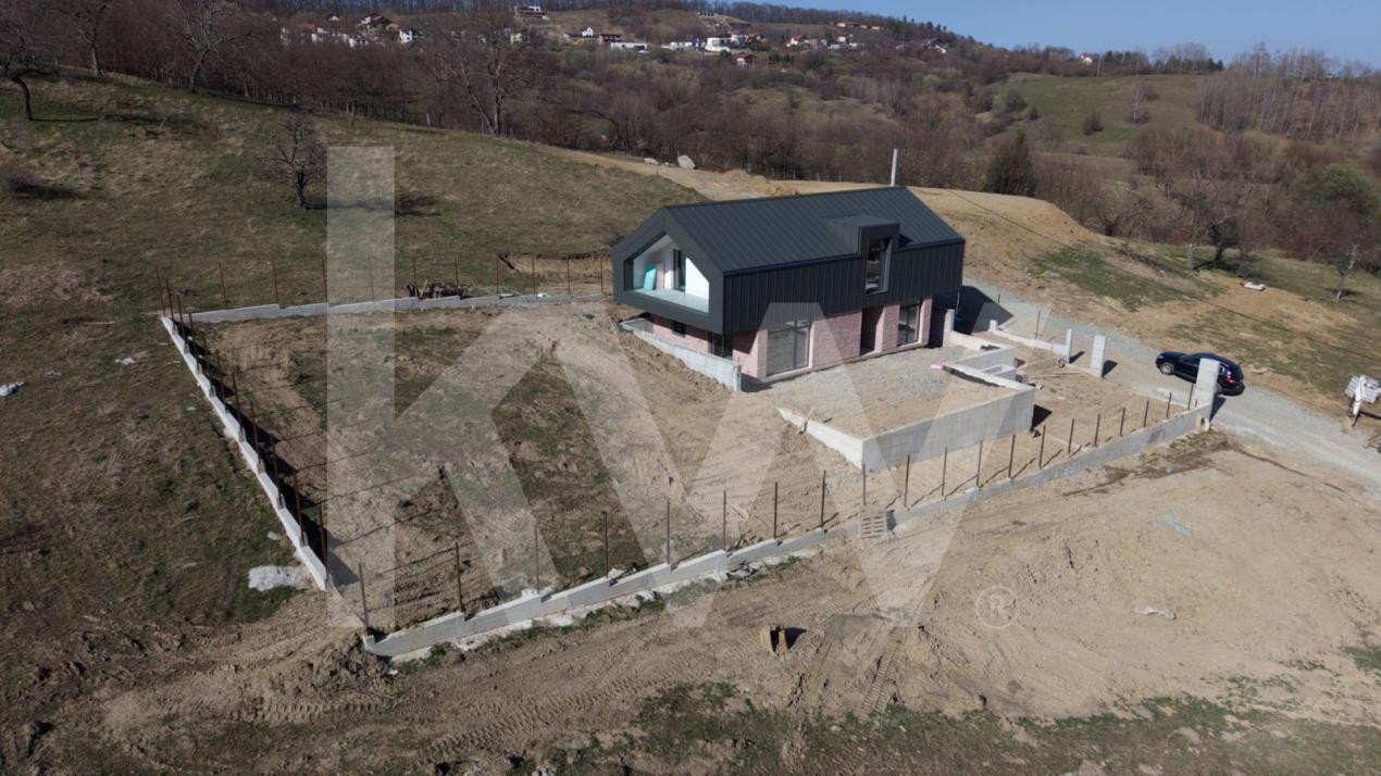 Casă modernă cu panoramă Făgăraș și Cisnădioara, curte mare, premium lux