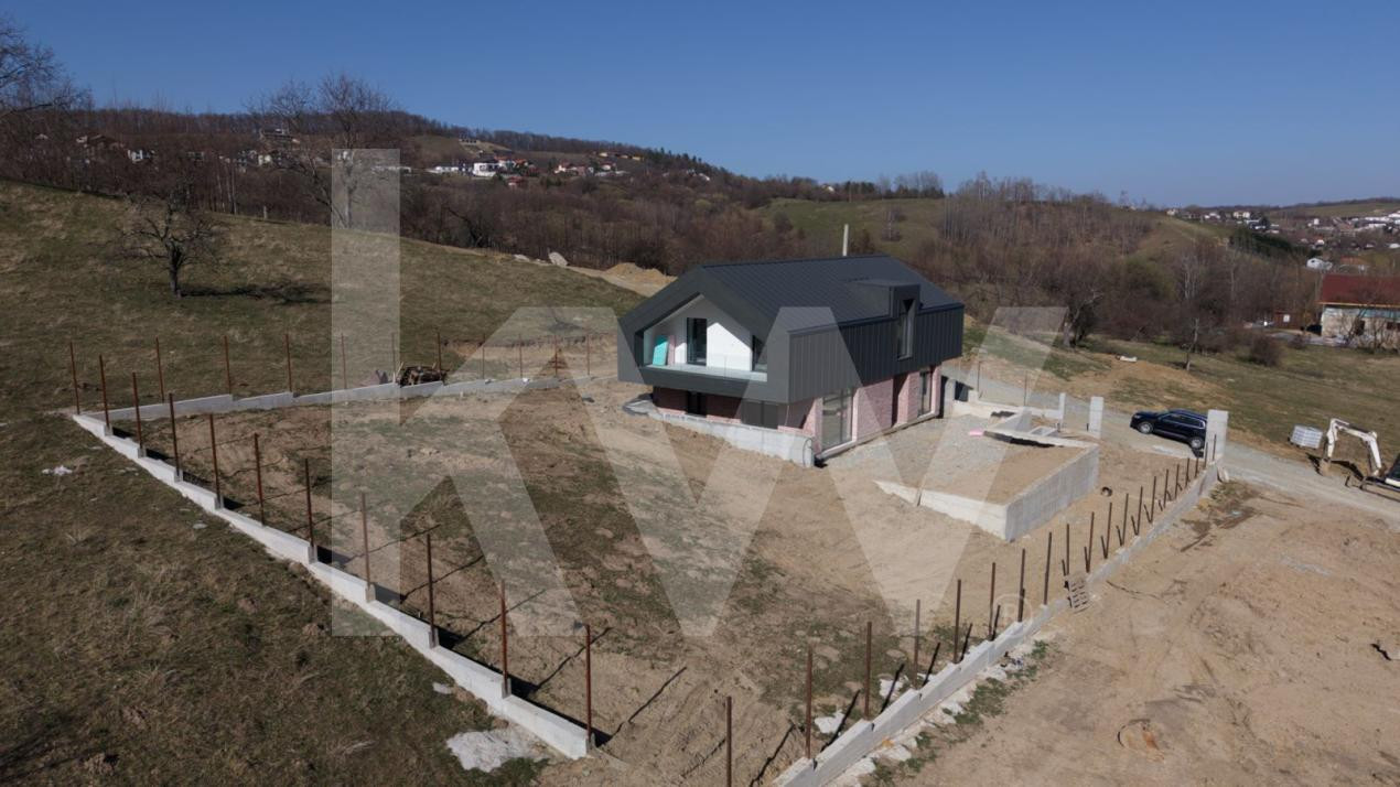 Casă modernă cu panoramă Făgăraș și Cisnădioara, curte mare, premium lux