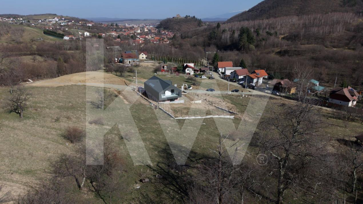 Casă modernă cu panoramă Făgăraș și Cisnădioara, curte mare, premium lux