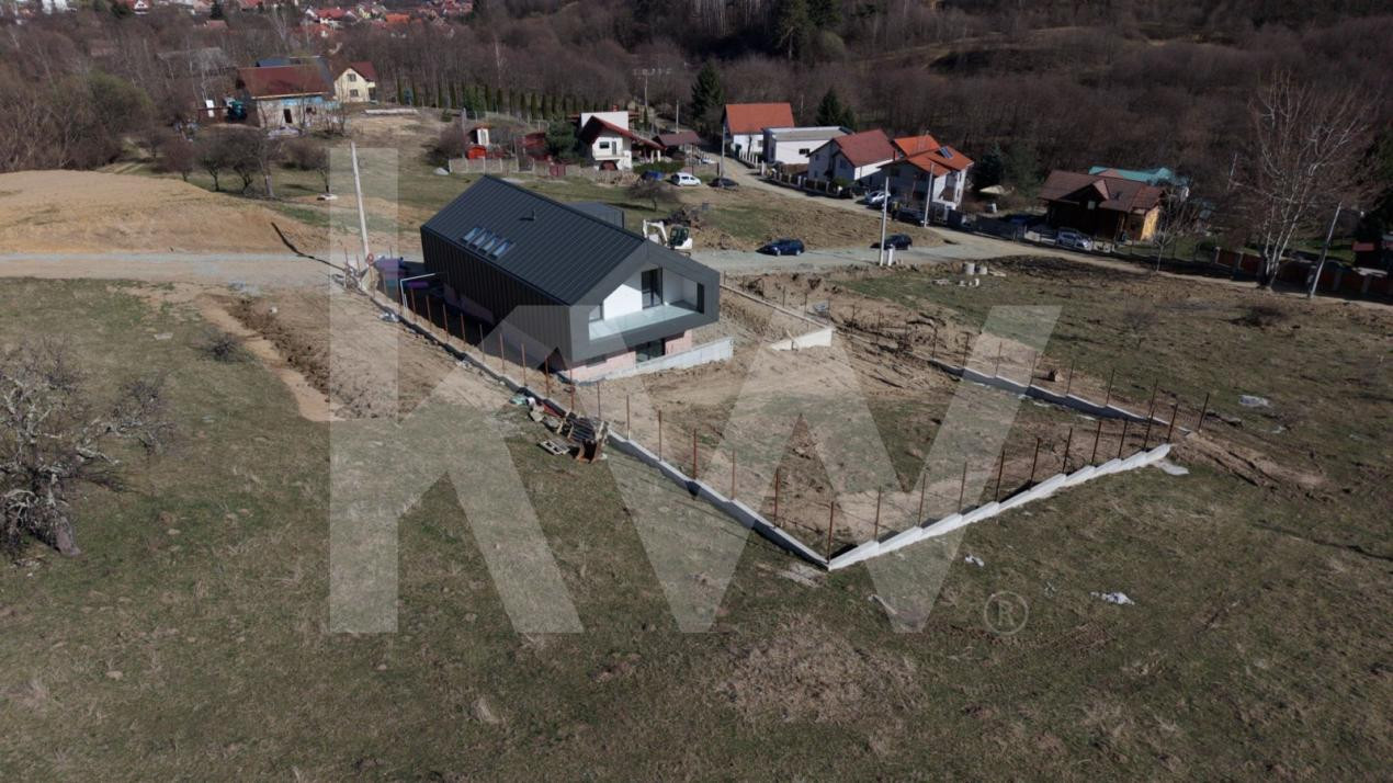 Casă modernă cu panoramă Făgăraș și Cisnădioara, curte mare, premium lux