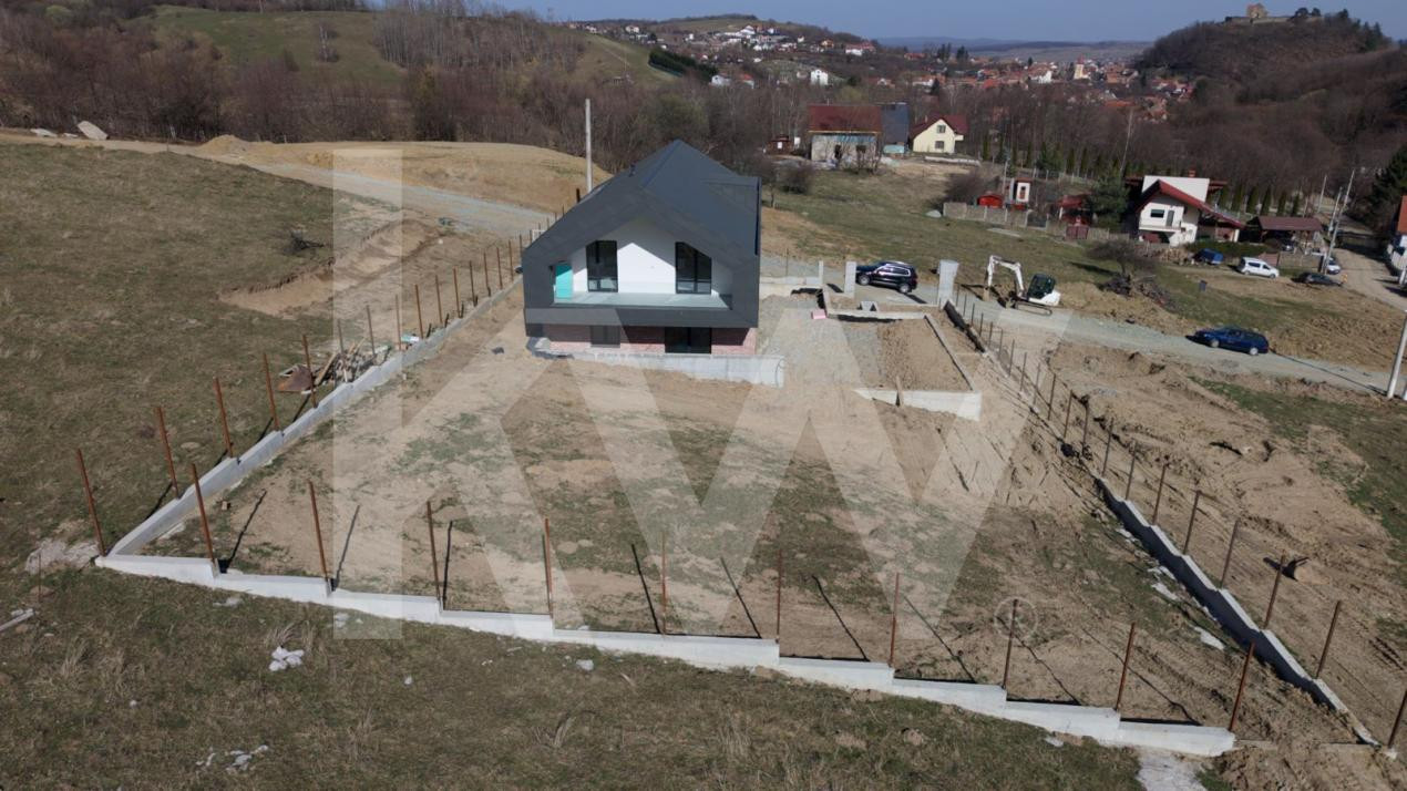 Casă modernă cu panoramă Făgăraș și Cisnădioara, curte mare, premium lux