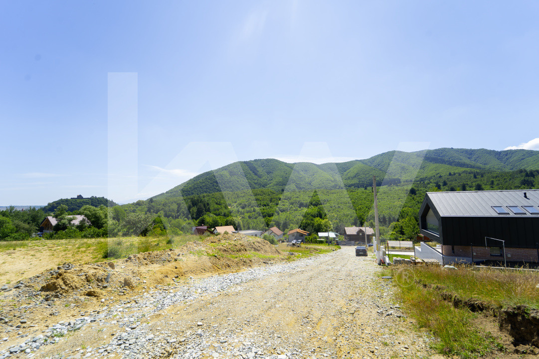 Casă arhitectură modernă cu panoramă spre Munții Făgăraș și Cetatea Cisnădioara 