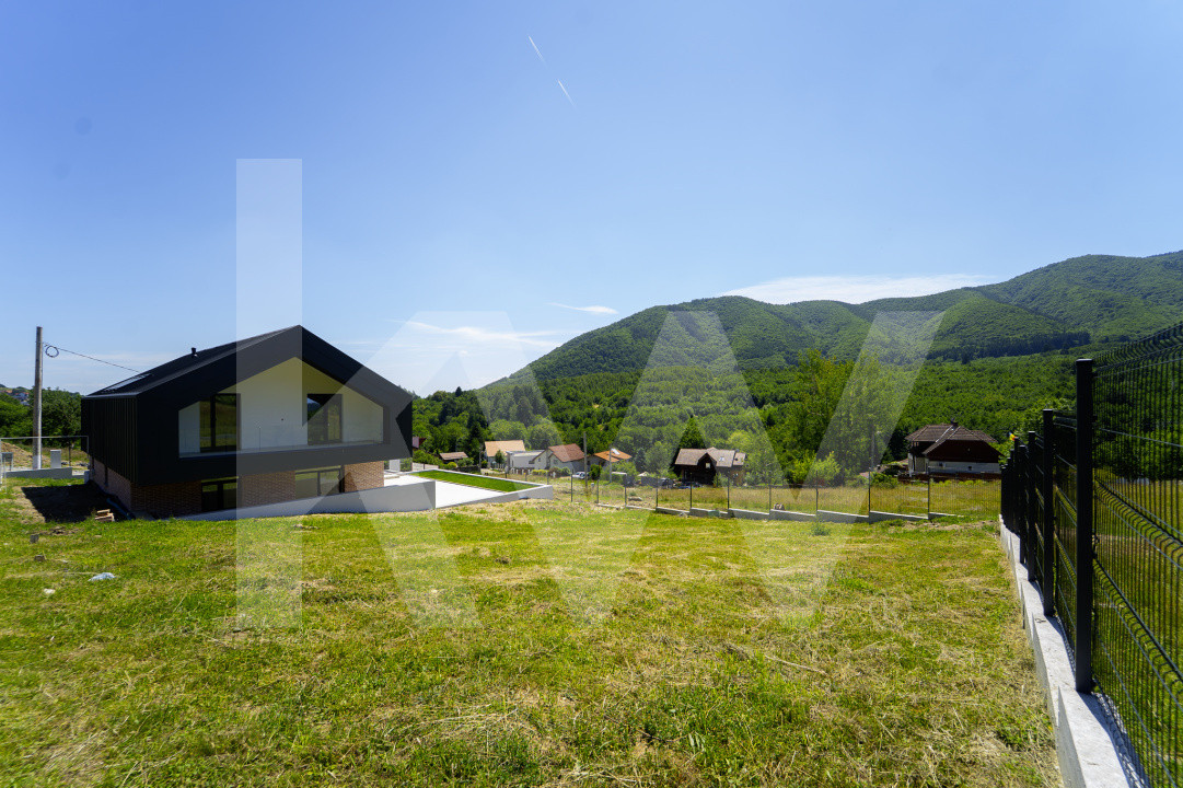Casă arhitectură modernă cu panoramă spre Munții Făgăraș și Cetatea Cisnădioara 