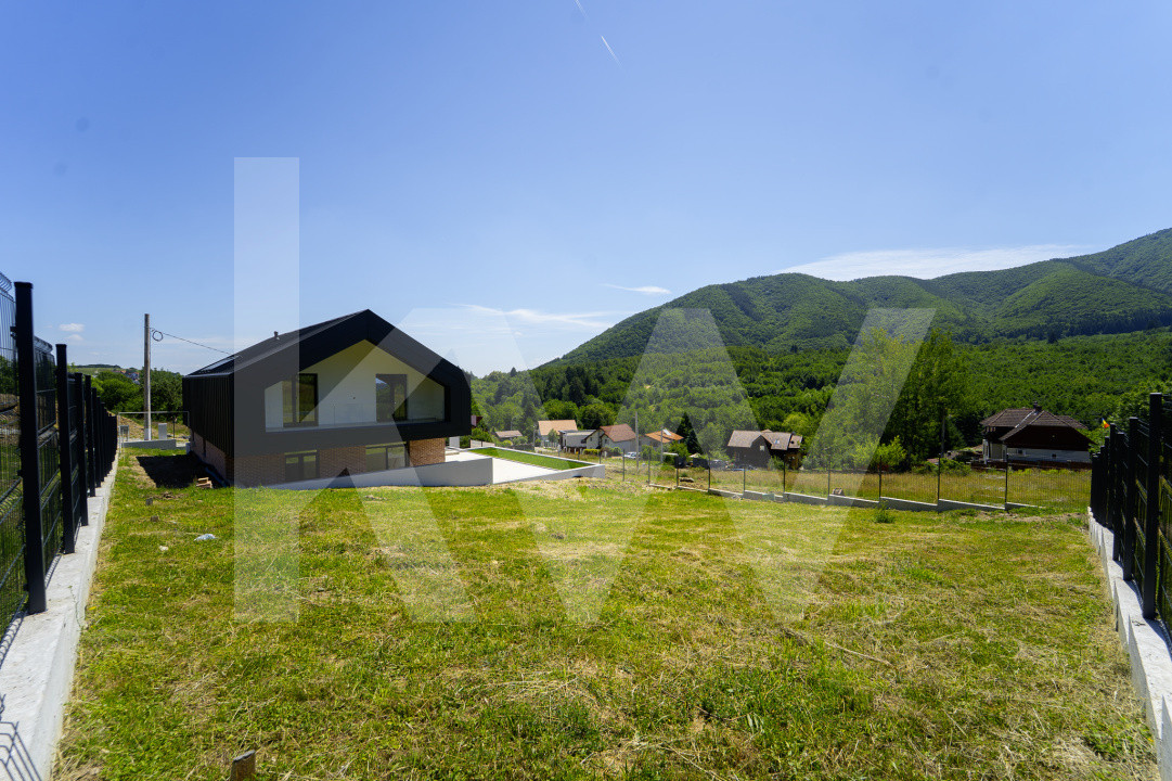 Casă arhitectură modernă cu panoramă spre Munții Făgăraș și Cetatea Cisnădioara 