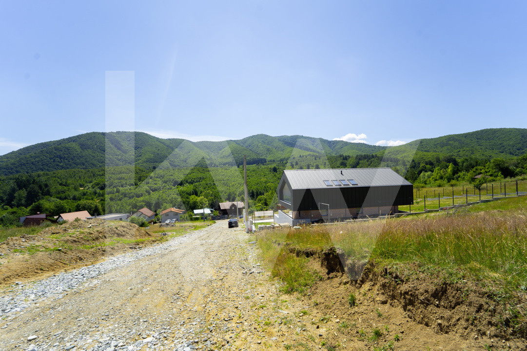 Casă arhitectură modernă cu panoramă spre Munții Făgăraș și Cetatea Cisnădioara 