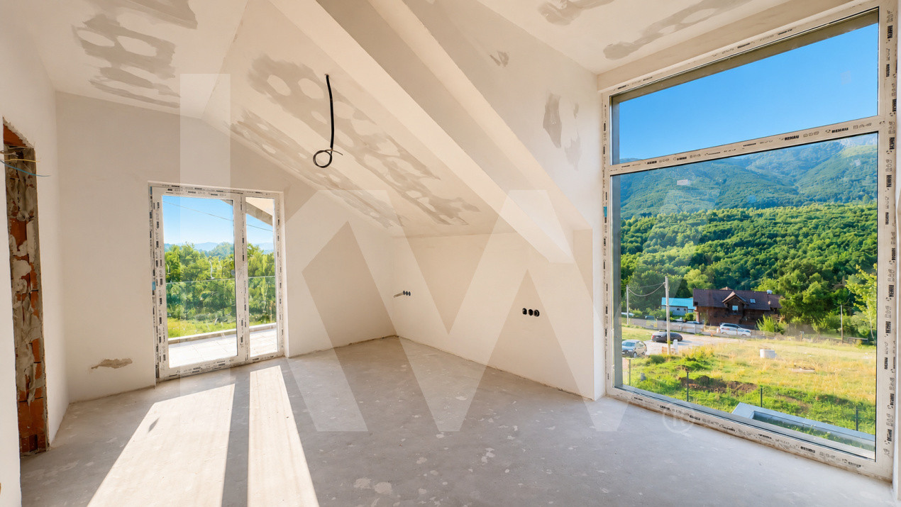 Casă arhitectură modernă cu panoramă spre Munții Făgăraș și Cetatea Cisnădioara 