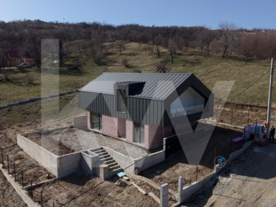 Casă modernă cu panoramă Făgăraș și Cisnădioara, curte mare, premium lux