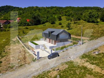 Casă arhitectură modernă cu panoramă spre Munții Făgăraș și Cetatea Cisnădioara 