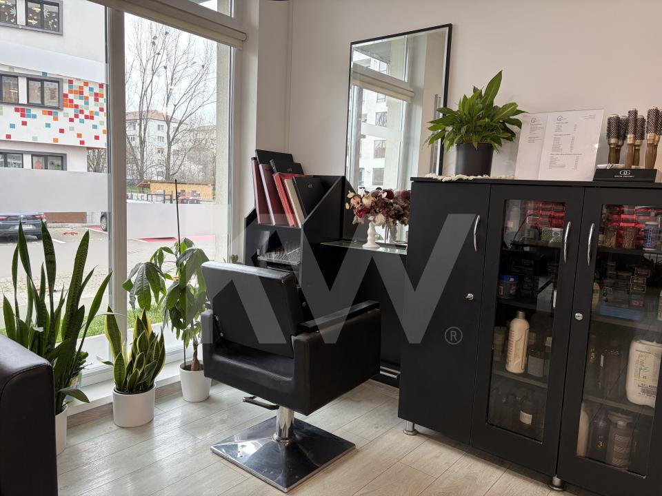 Închiriere post de lucru coafor / frizerie 