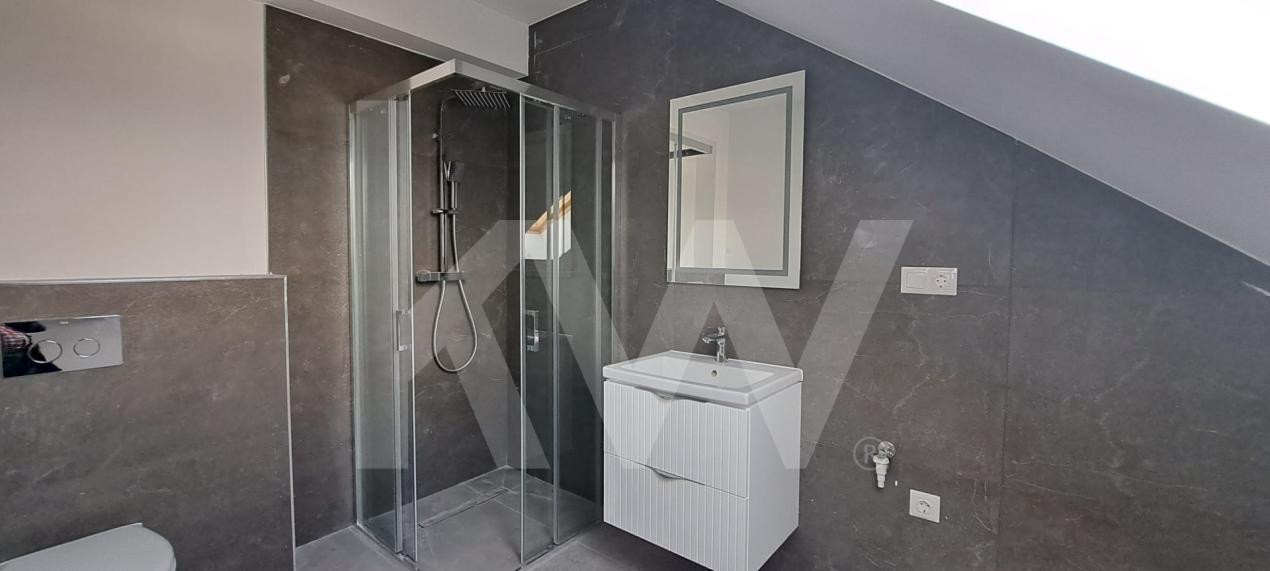 Apartament 3 camere , pe doua niveluri , in imobil cu lift 