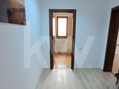 Spatiu de birouri , ultracentral , 90mp , 2 camere, hol, 1 baie.