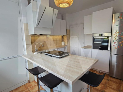 Apartament la casa 4 camere de închiriat – la 5 minute de Parcul Sub Arini