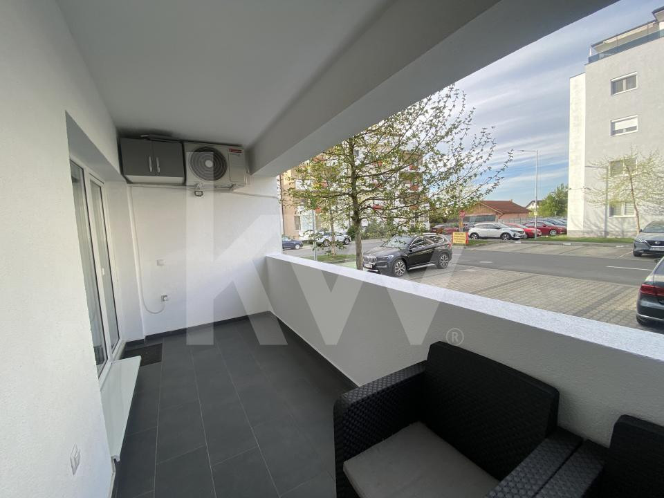 Apartament modert si spatios 3 camere de inchiriat cu balcon - terasa