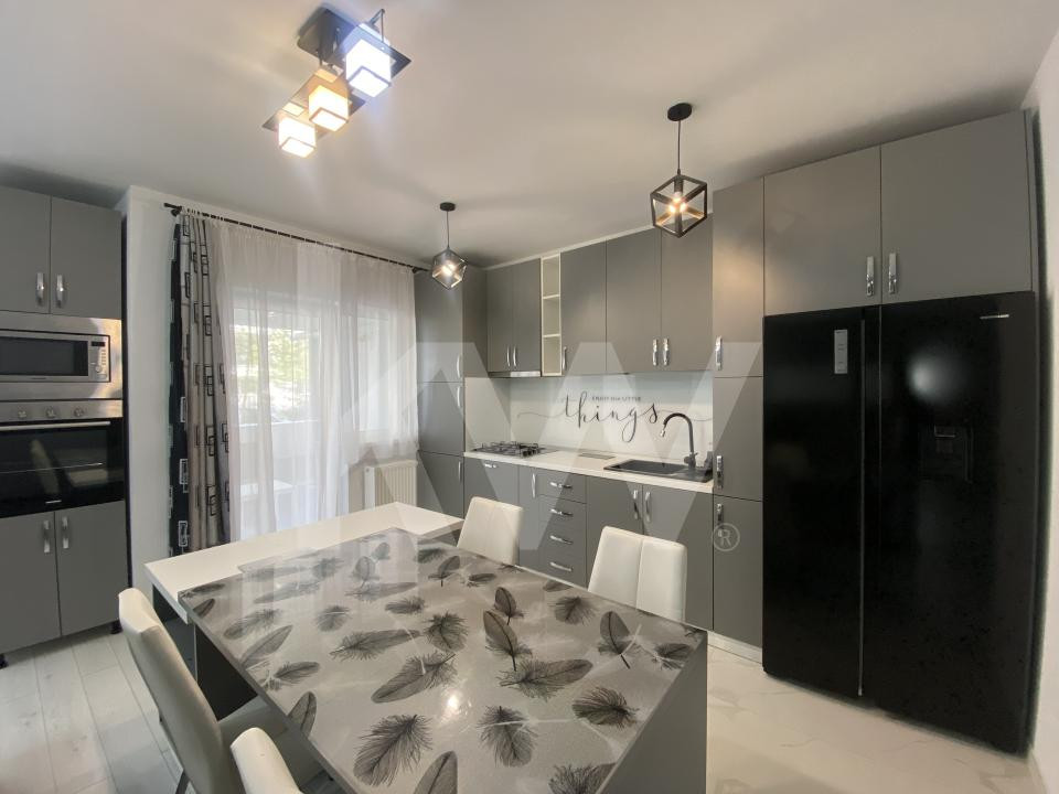 Apartament modert si spatios 3 camere de inchiriat cu balcon - terasa