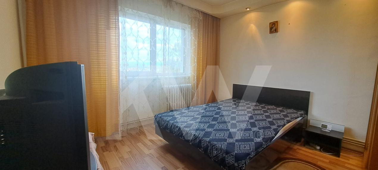 Apartament 2 camere , decomandate , bucatarie separata , balcon logie