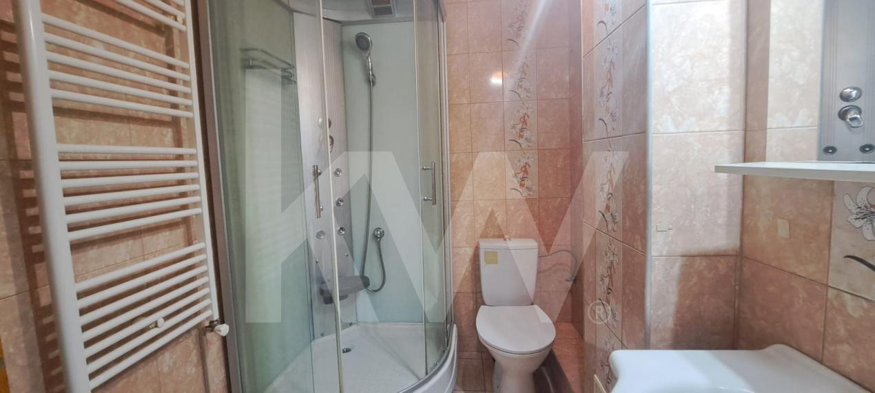 Apartament 2 camere , decomandate , bucatarie separata , balcon logie