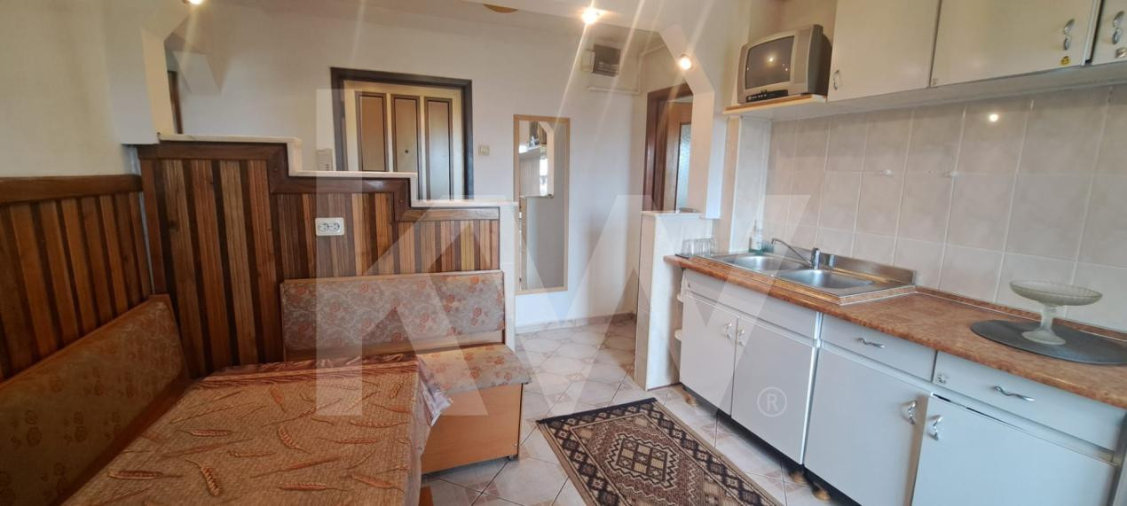 Apartament 2 camere , decomandate , bucatarie separata , balcon logie