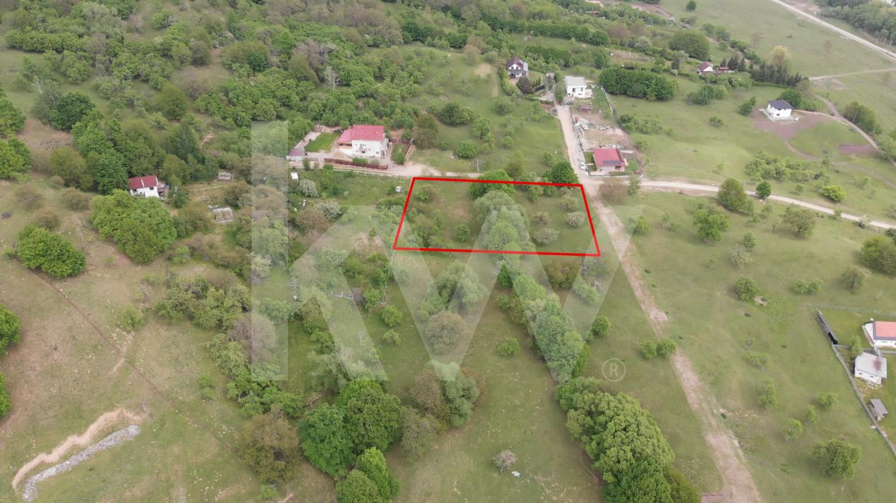 Teren intraviln în Cisnădioara –  Panoramă  spre Cetate si muntii Fagaras