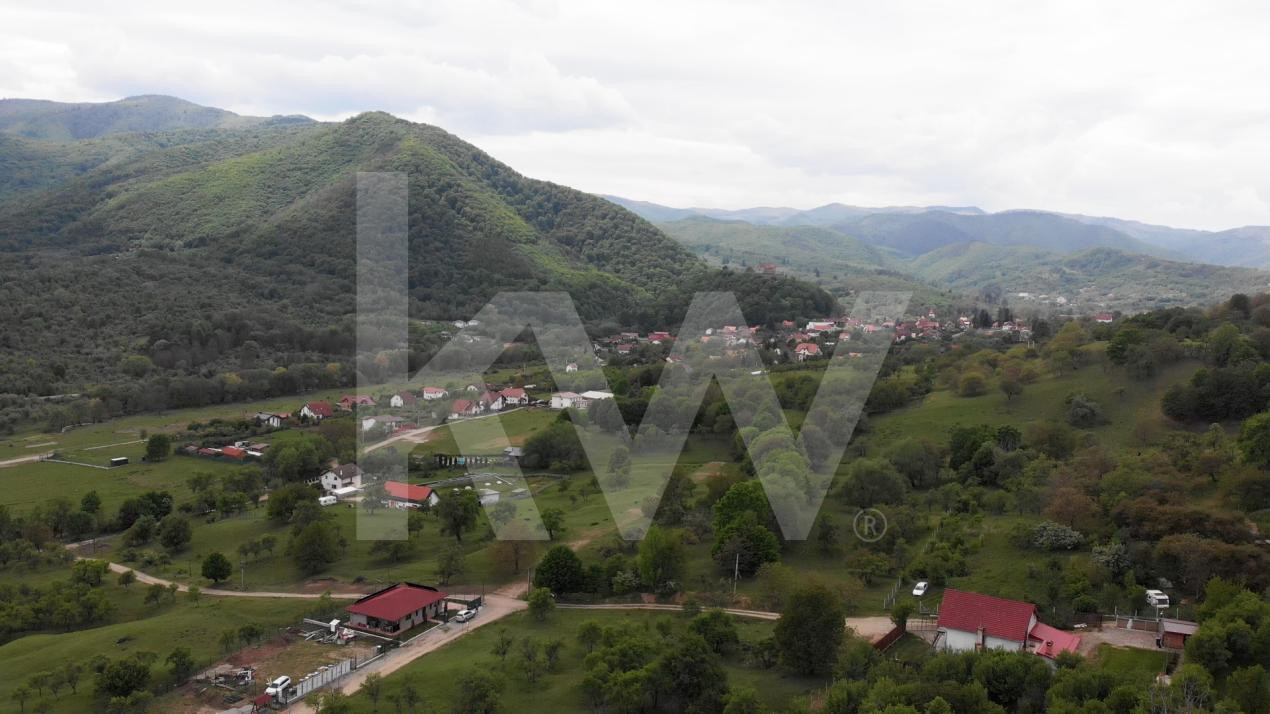 Teren intraviln în Cisnădioara –  Panoramă  spre Cetate si muntii Fagaras