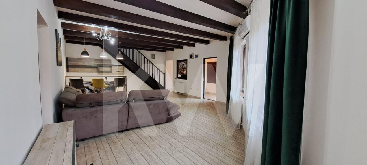 Apartament 3 camere, pe doua niveluri ,ultracentral, curte si loc de parcare