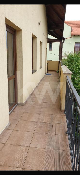 Apartament 3 camere, pe doua niveluri ,ultracentral, curte si loc de parcare