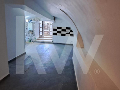 Spatiu comercial ultracentral, curte si loc de parcare