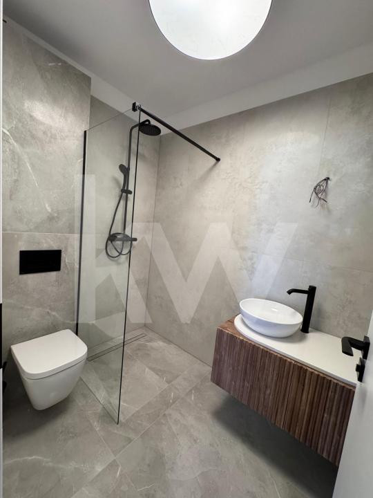 Apartament premium cu 3 camere – design personalizat și terasă spațioasă 