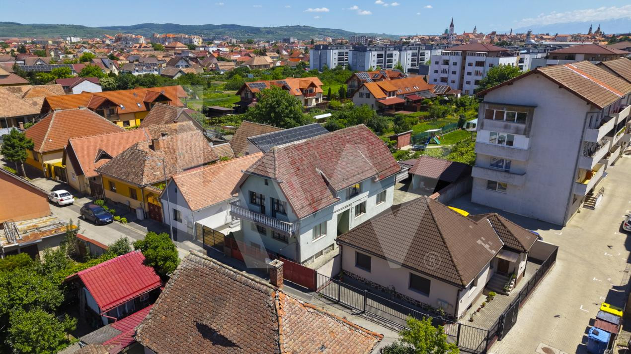 Casă 6 camere D+P+M-238 mp utili, 514 mp curte, Zona  Cartier Kogalniceanu 
