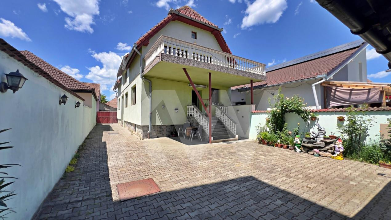 Casă 6 camere D+P+M-238 mp utili, 514 mp curte, Zona  Cartier Kogalniceanu 
