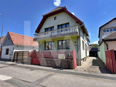 Casă 6 camere D+P+M-238 mp utili, 514 mp curte, Zona  Cartier Kogalniceanu 