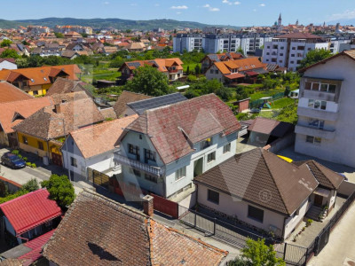 Casă 6 camere D+P+M-217 mp utili, 515 mp curte, Zona  Cartier Kogalniceanu 