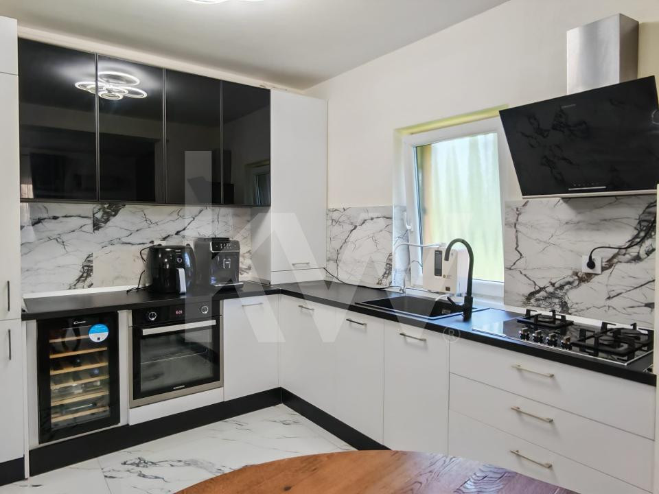 Apartament 3 camere, 2băi curte 86mp, parcare privată, zona Primarie, Selimbăr