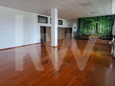 De Închiriat ,spațiu comercial/birouri – parter, acces stradal direct