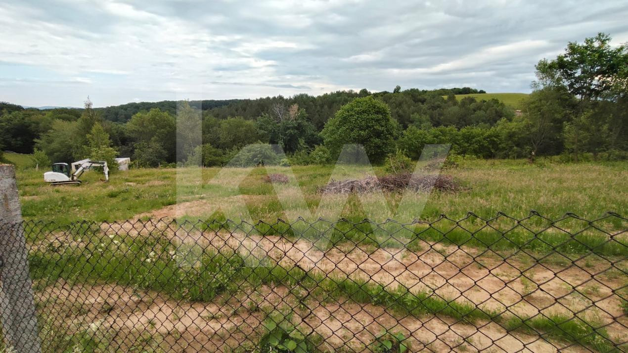 Teren Intravilan 977 mp de Vânzare în Cisnădioara – Locație de Poveste