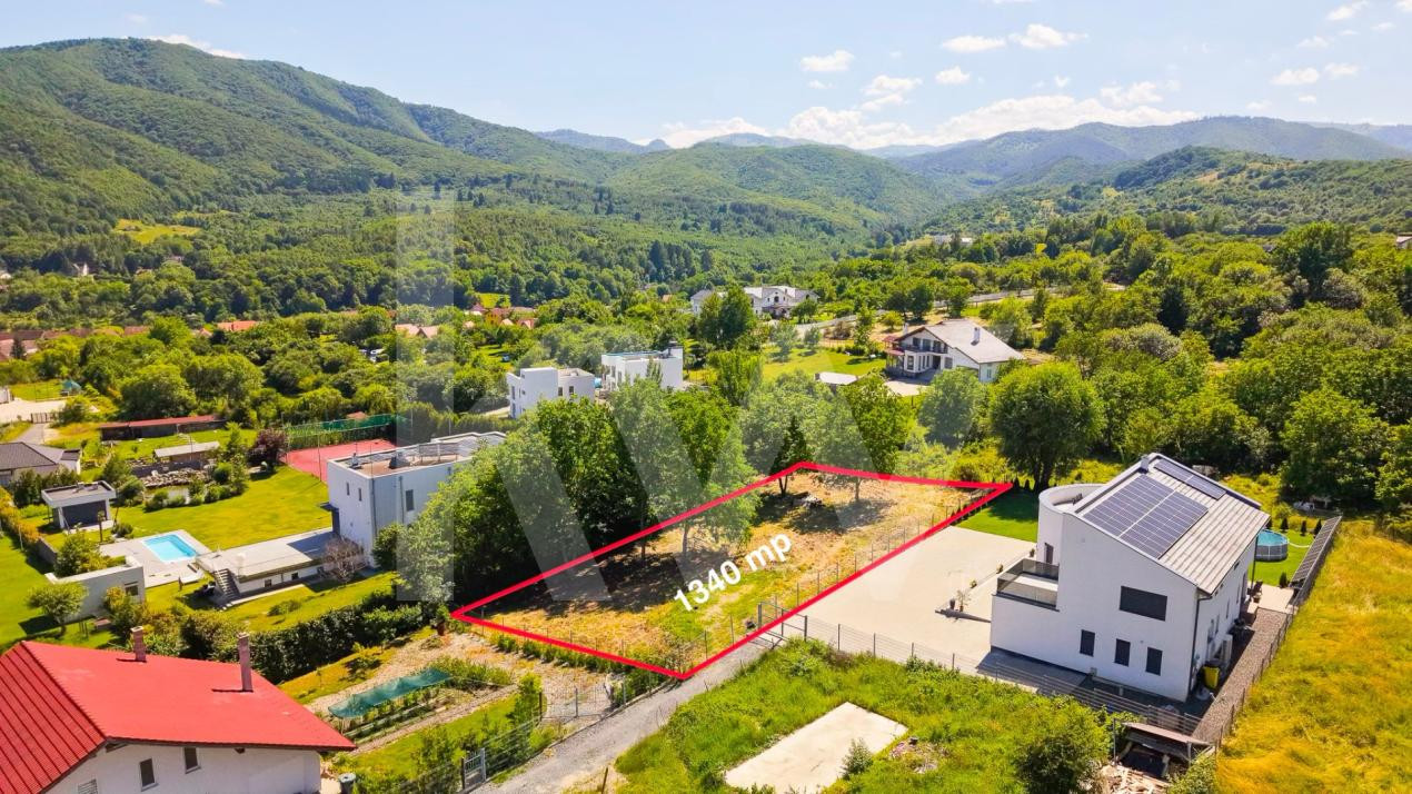 Teren 1340 mp în Cisnădioara – Cu Vedere la Cetatea Medievală și Munții Făgăraș 