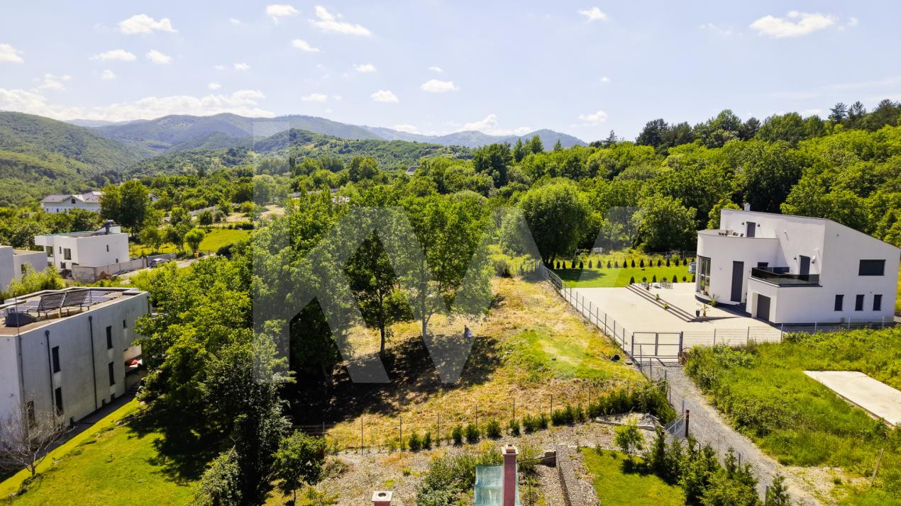 Teren 1340 mp în Cisnădioara – Cu Vedere la Cetatea Medievală și Munții Făgăraș 