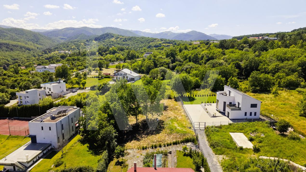 Teren 1340 mp în Cisnădioara – Cu Vedere la Cetatea Medievală și Munții Făgăraș 