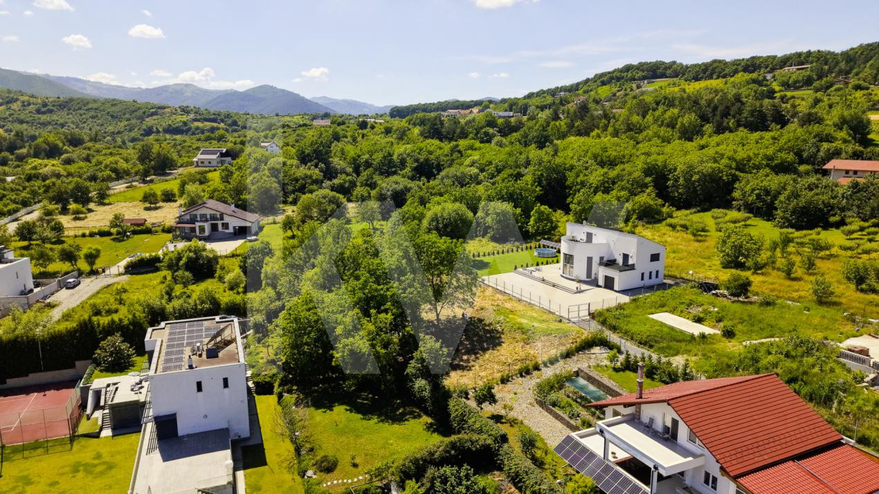Teren 1340 mp în Cisnădioara – Cu Vedere la Cetatea Medievală și Munții Făgăraș 