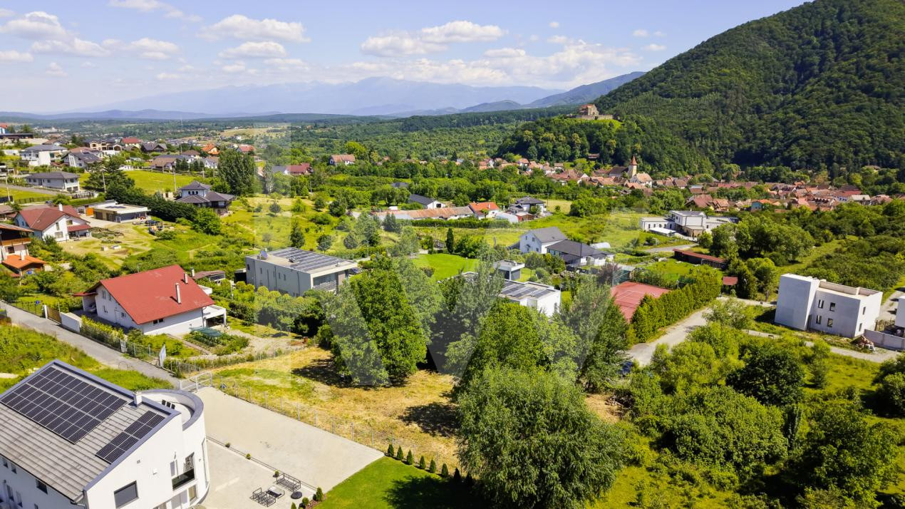 Teren 1340 mp în Cisnădioara – Cu Vedere la Cetatea Medievală și Munții Făgăraș 