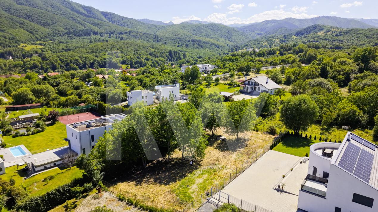 Teren 1340 mp în Cisnădioara – Cu Vedere la Cetatea Medievală și Munții Făgăraș 