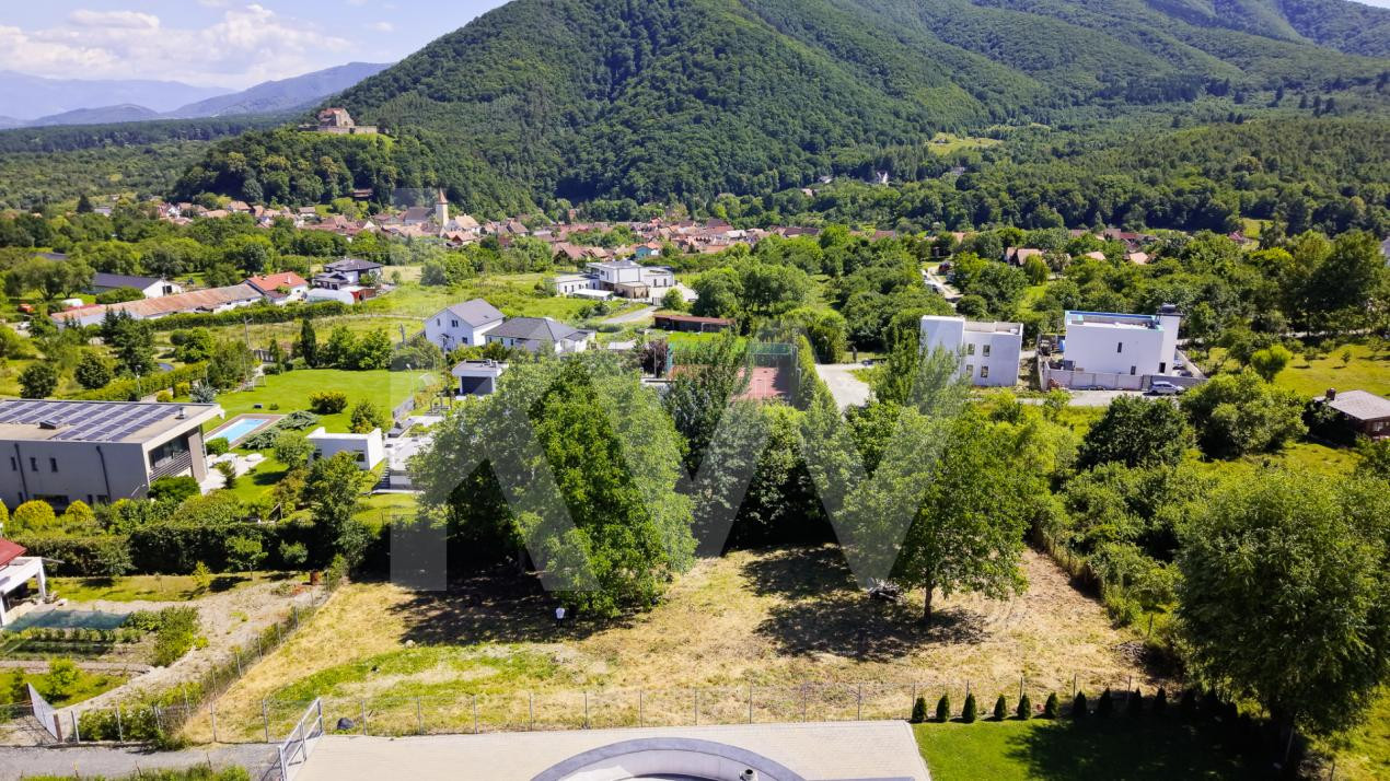 Teren 1340 mp în Cisnădioara – Cu Vedere la Cetatea Medievală și Munții Făgăraș 
