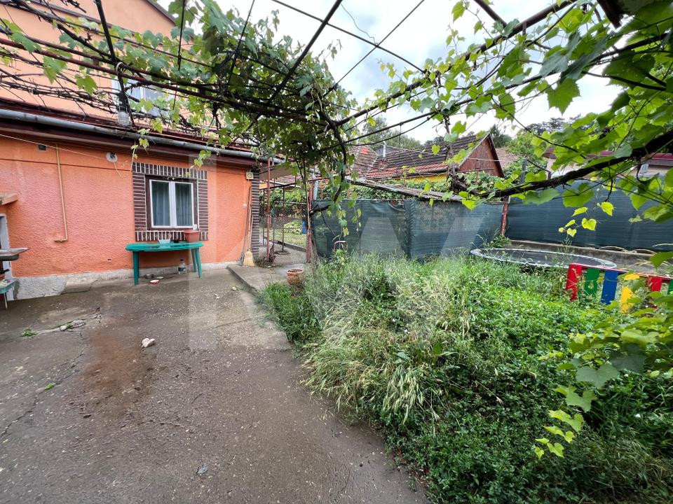 Casa cu gradina de vanzare
