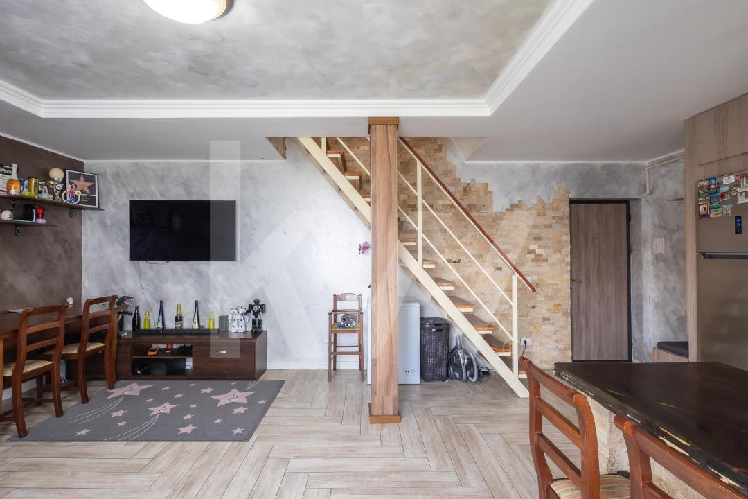 Apartament cu 3 camere, pod amenajat și 2 locuri de parcare