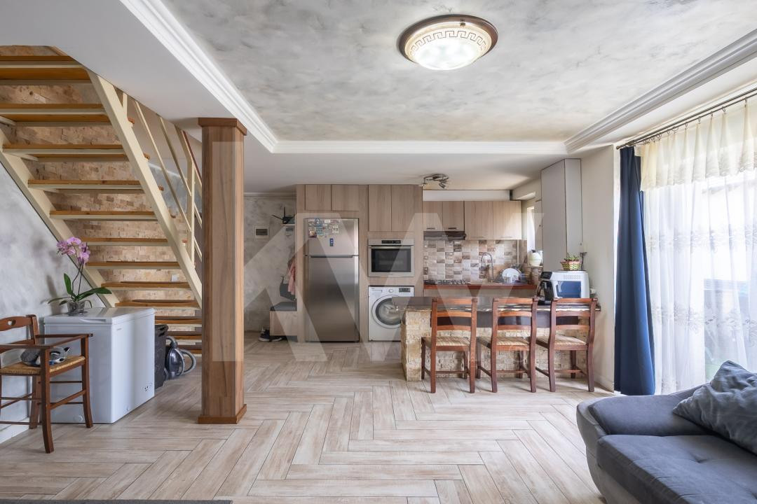 Apartament cu 3 camere, pod amenajat și 2 locuri de parcare