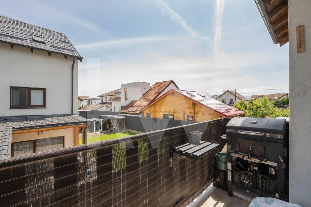 Apartament cu 3 camere, pod amenajat și 2 locuri de parcare