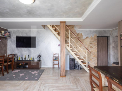 Apartament cu 3 camere, pod amenajat și 2 locuri de parcare