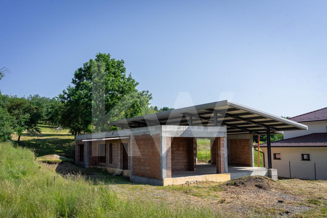  Casă cu arhitectură modernă si teren  in Cisnădioara